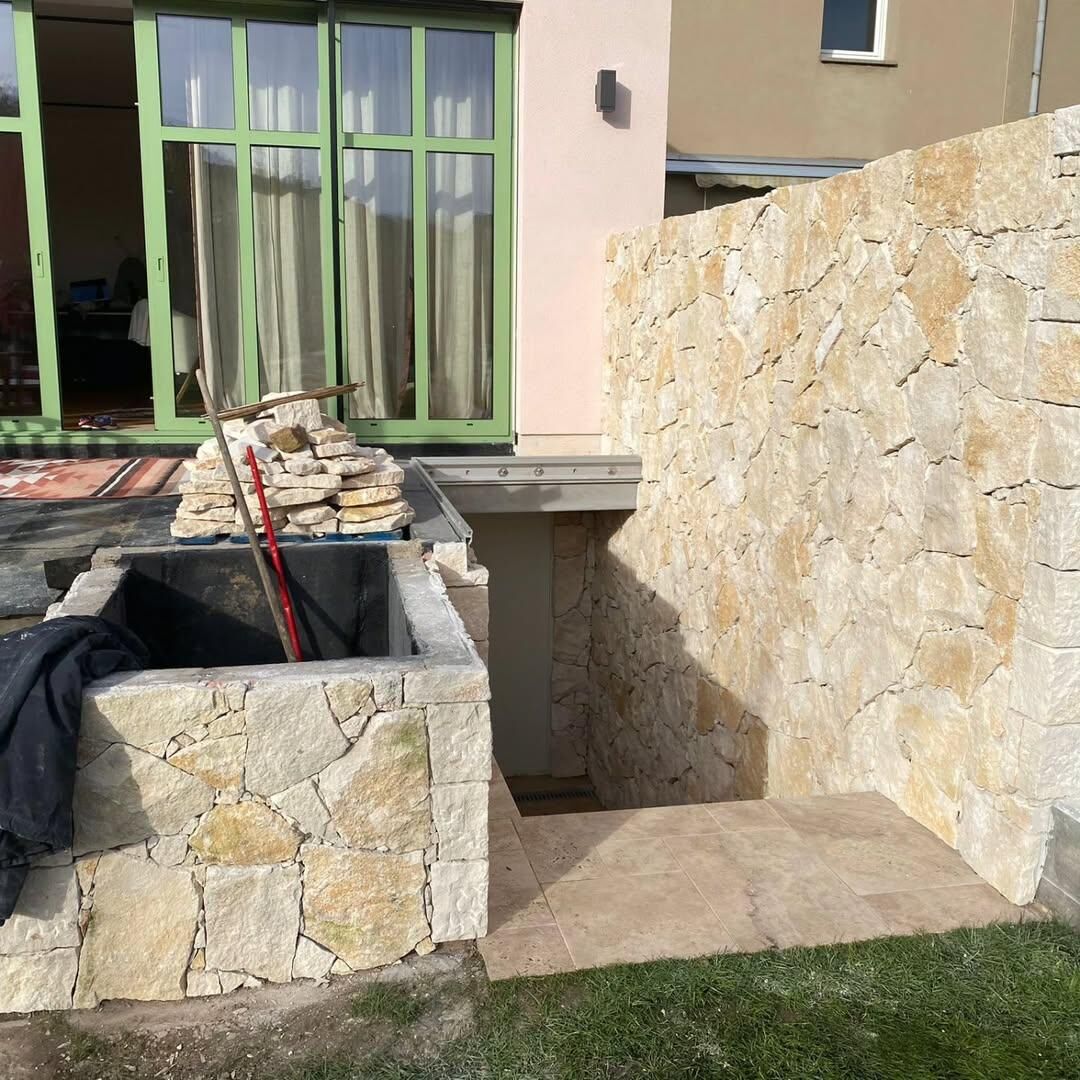 Mur en pierre naturelle réalisé par Construction LUX CG