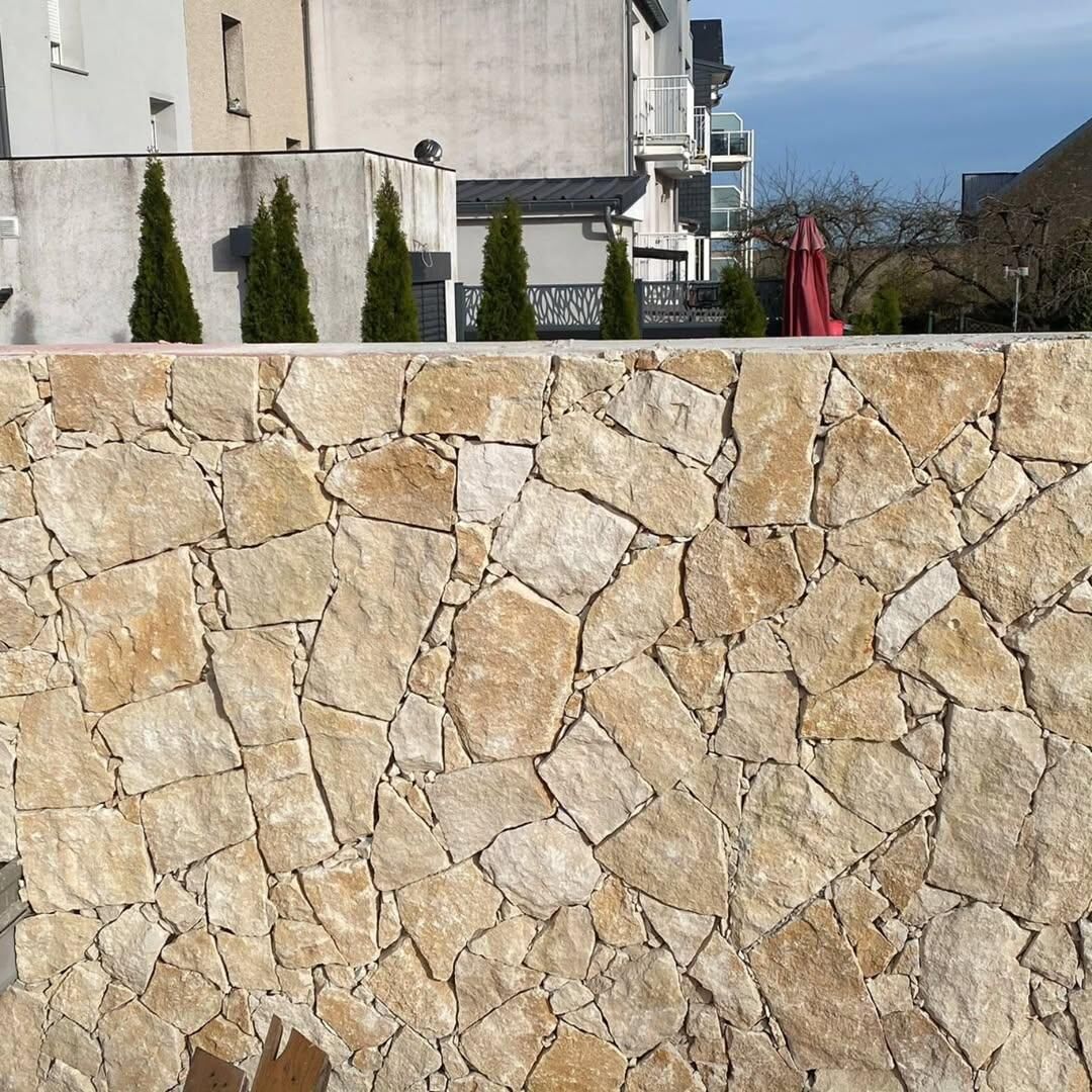 Mur en pierre réalisé par Construction LUX CG