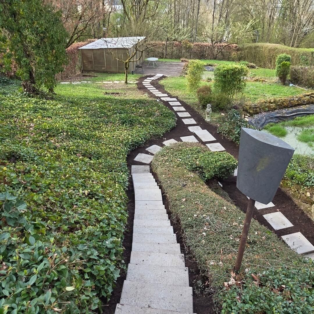 Chemin aménagé dans un jardin